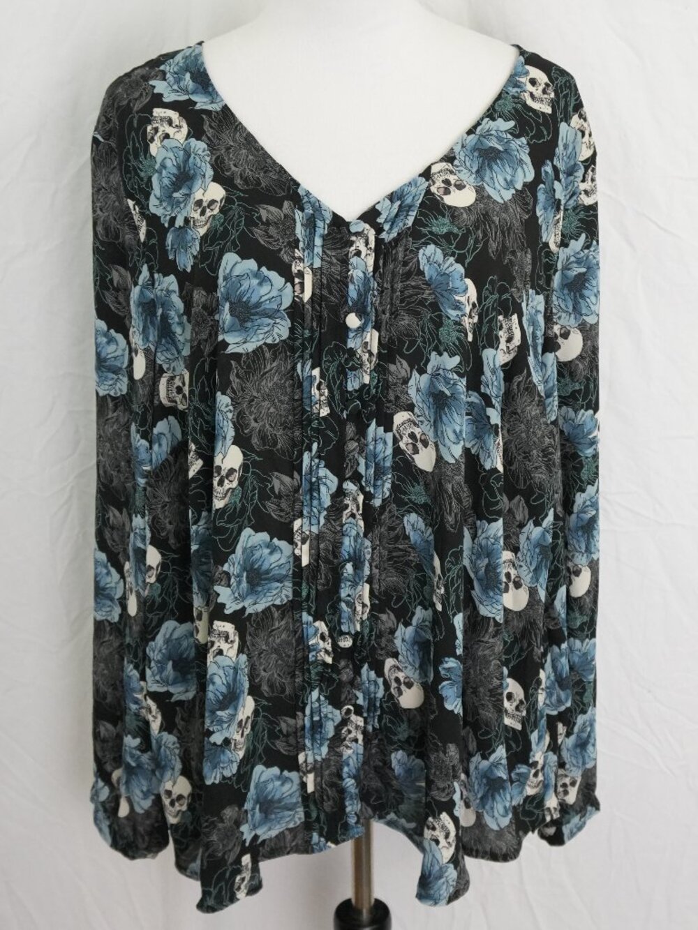 LNC Torrid Womens Size 3 Shirt Floral Top Skeletons Lightweight Blouse Bikercore